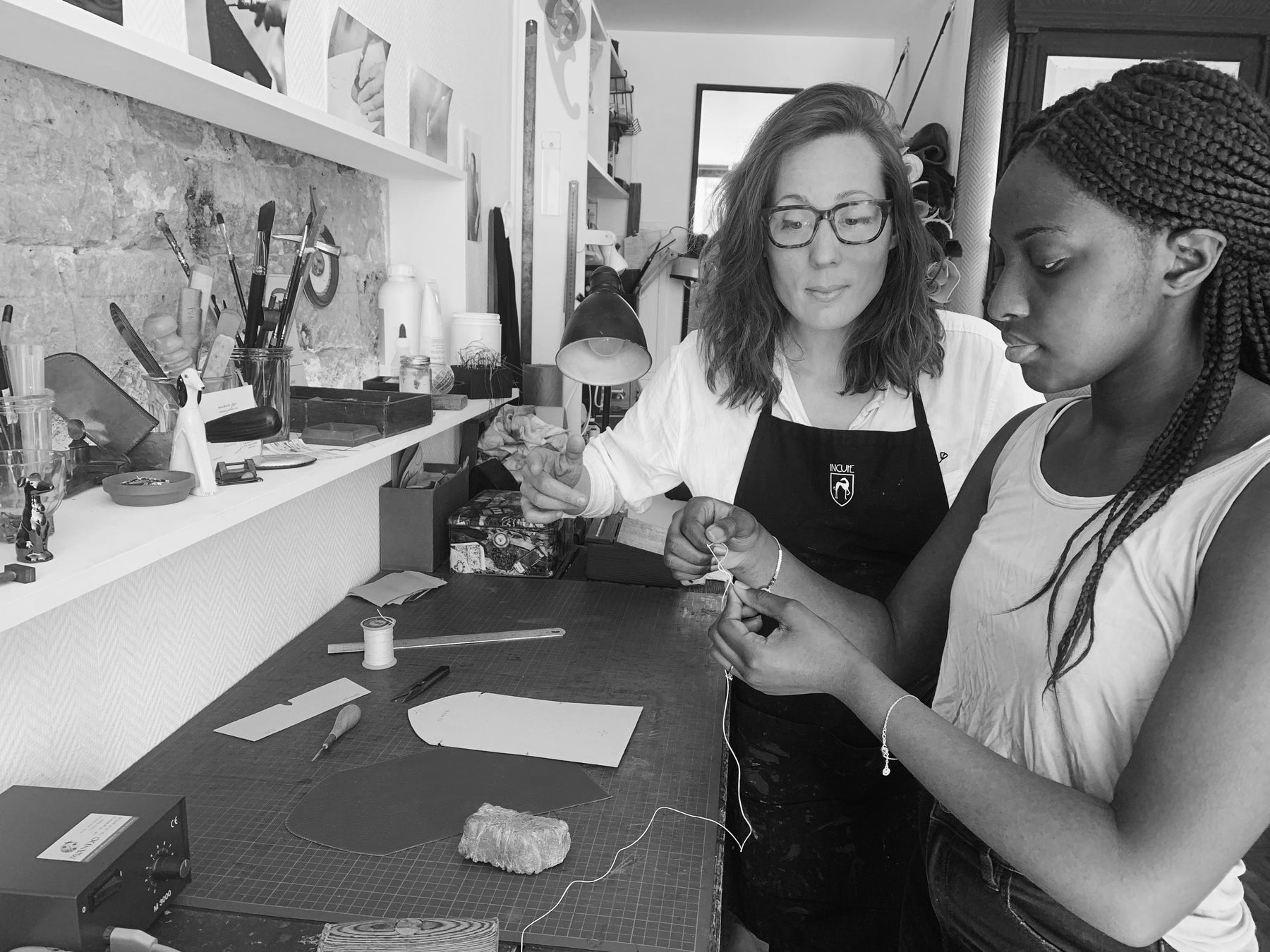 karolinebordas incute atelier parisien maroquinerie paris11 tutodiy cuir fabriquersonsac apprendre experience unique faitmain personnalisation ecoresponsable pointsellier cousumain savoirfaire sellerie alafrancaise fairesoimeme garantie a vie wecandoo