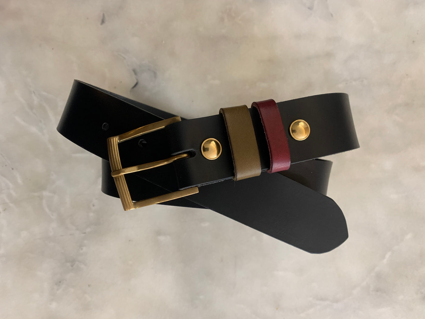 ceinture en cuir pour homme sur mesure atelier de maroquinerie paris ceinture sur mesure fabriquee a paris boucle en laiton ceinture artisanale cuir vegetal diy ceinture atelier creatif paris idee cadeau homme